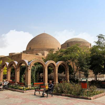 مسجدی به رنگ آسمان و دریا